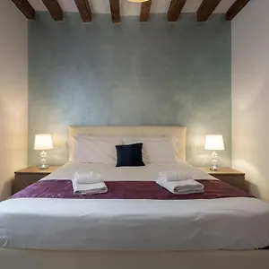 https://venice-cera-ca-de-la-mandola.hotelslidodijesolo.com
